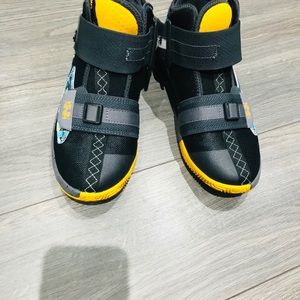 Boy’s Jordan’s Basketball shoes